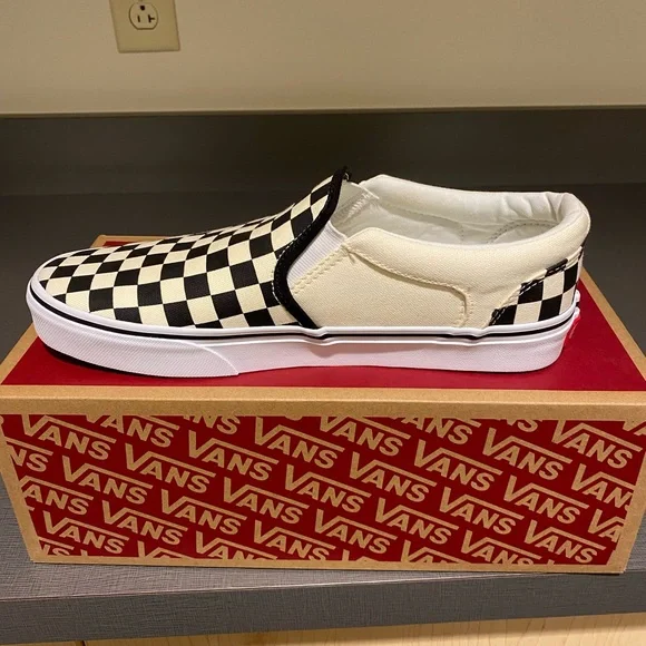 Men’s 9 black and white checkered Vans. - Picture 8 of 11